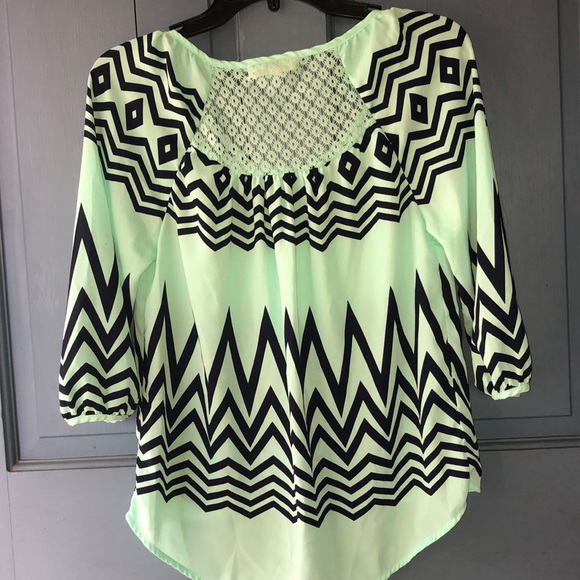 3 tops bundle - Picture 2 of 7